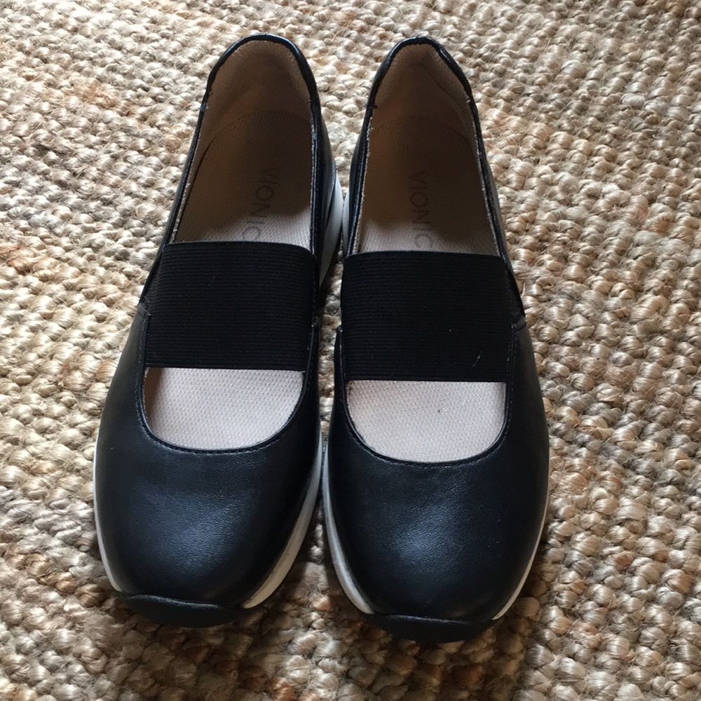 Vionic Cadee black sneaker 7.5
